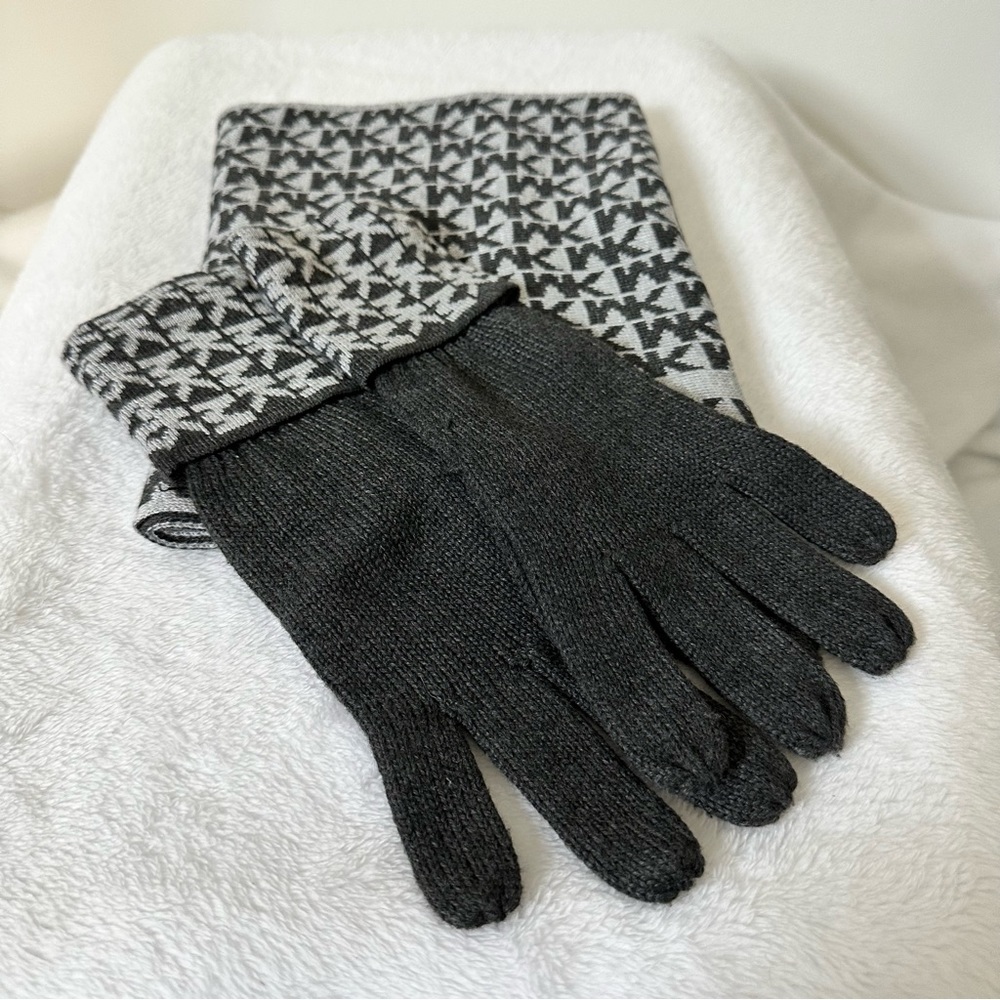 Michael Kors Infinity Scarf and Glove set